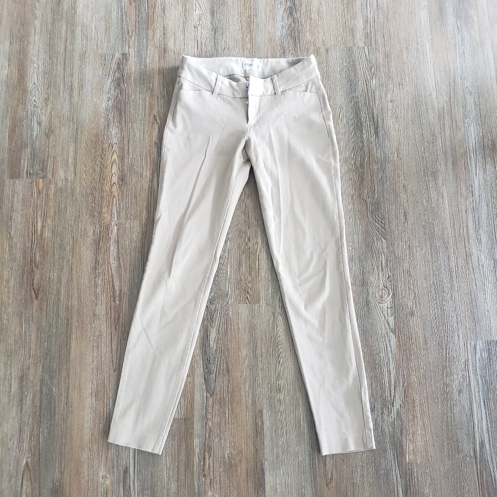 Cute Old Navy Pixie Khaki Pants (Size 0 Regular)